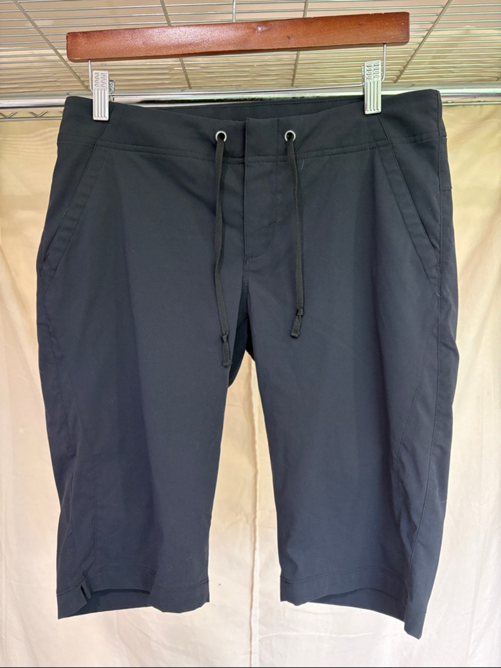 Columbia Black Performance Drawstring Knee-Length Shorts
